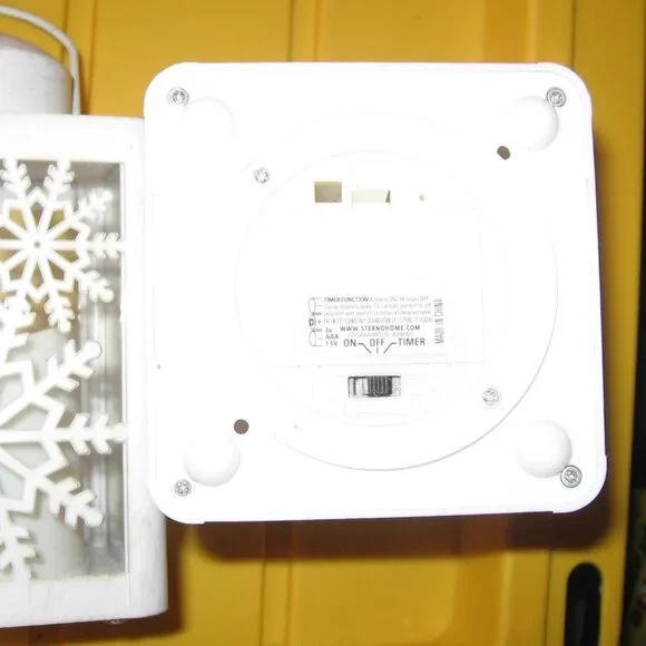 Set of 3 Battery Operated Winter Snowflake Tea Lights New in Open Box - Picture 3 of 3